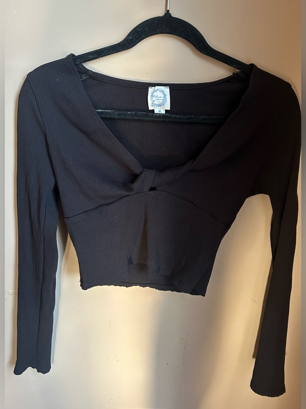 Francesca’s Black Twist-Front Long Sleeve Crop Top